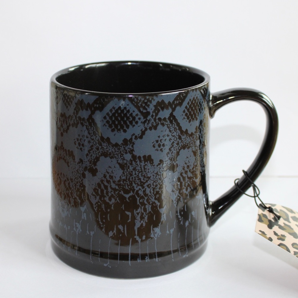Fierce Snake Print black & grey mug